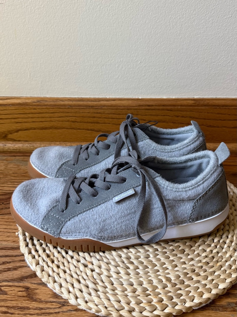 Women's Columbia Bridgeport Grey Wool Lace low cut Sneakers Size11